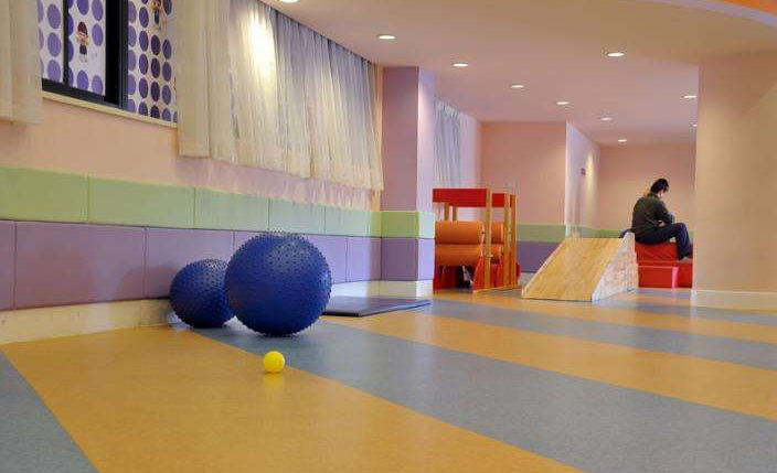 幼儿园软包施工